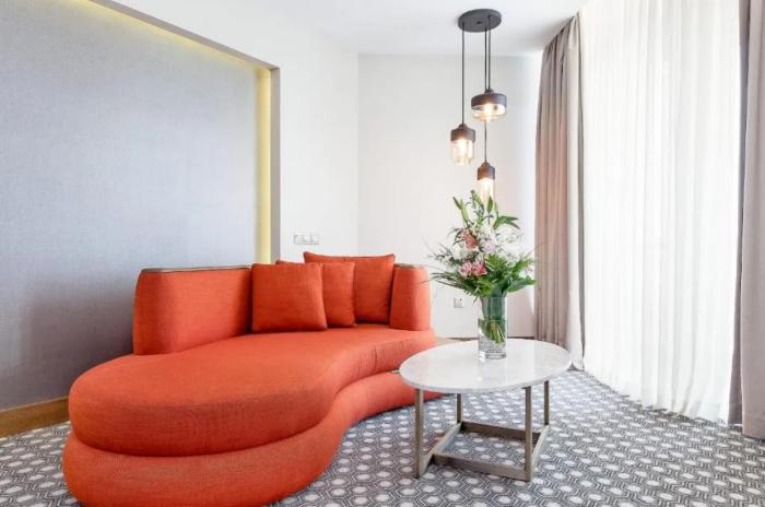 Salamis Bay Conti Resort Hotel & Casino Famagouste Chambre photo A suite at the hotel