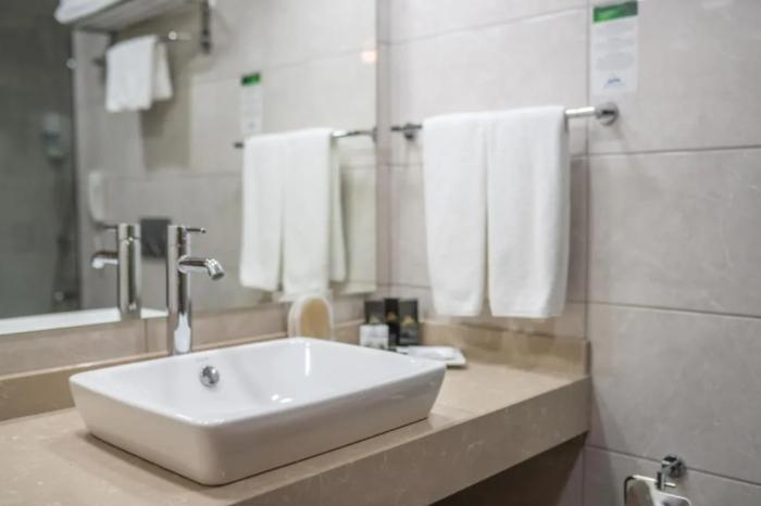 Salamis Bay Conti Resort Hotel & Casino Famagouste Chambre photo Bathroom