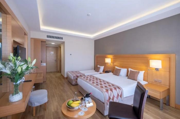 Salamis Bay Conti Resort Hotel & Casino Famagouste Chambre photo A room at the hotel
