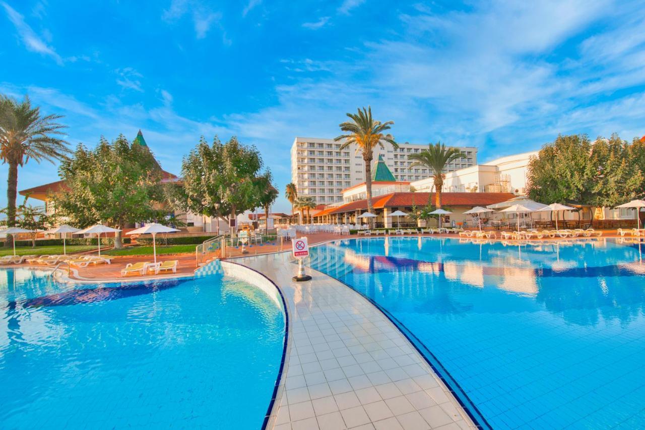 Salamis Bay Conti Resort Hotel & Casino Famagouste Extérieur photo The resort's main pool