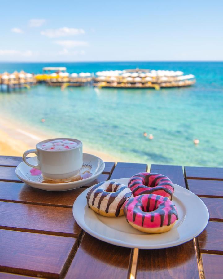Salamis Bay Conti Resort Hotel & Casino Famagouste Extérieur photo A cup of coffee and donuts