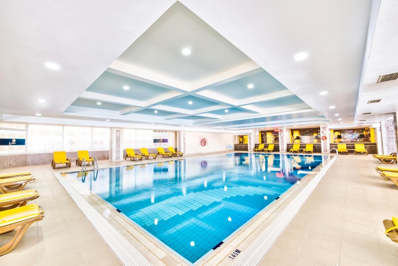Salamis Bay Conti Resort Hotel & Casino Famagouste Extérieur photo The swimming pool at the hotel