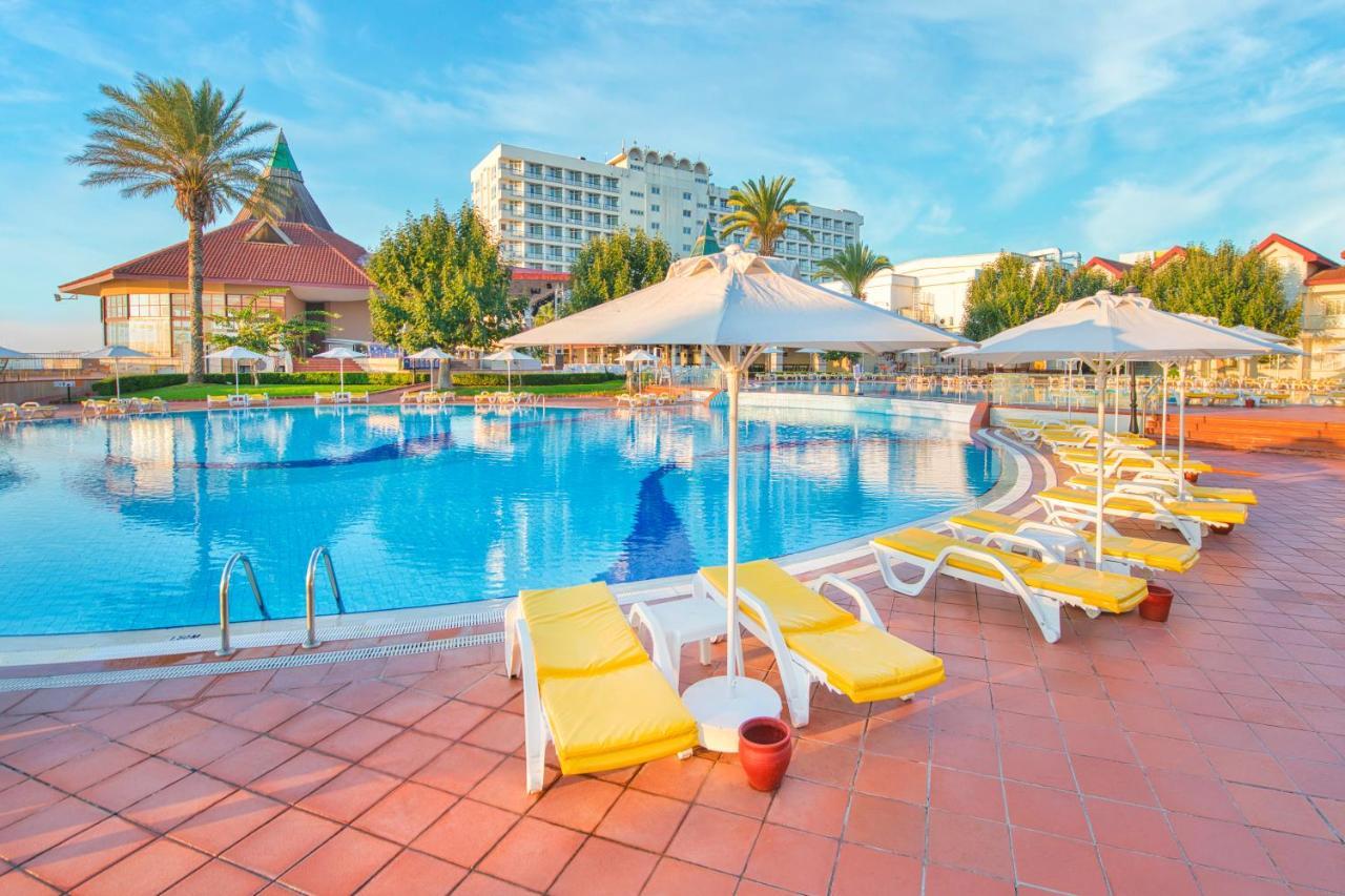 Salamis Bay Conti Resort Hotel & Casino Famagouste Extérieur photo A pool at a hotel in Turkey